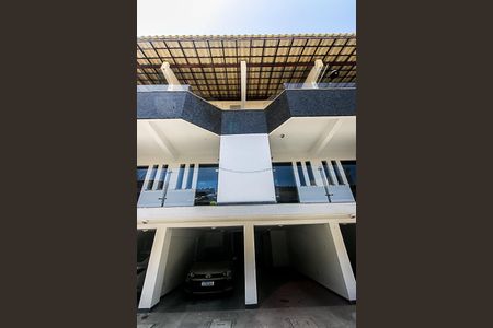 Casa de condomínio para alugar com 320m², 3 quartos e 2 vagasFachada da casa