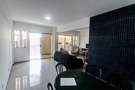 Casa de condomínio para alugar com 320m², 3 quartos e 2 vagasSala