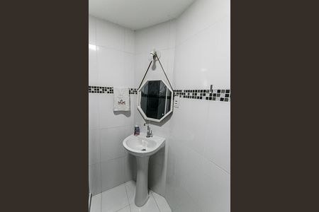 Casa de condomínio para alugar com 320m², 3 quartos e 2 vagasBanheiro Social