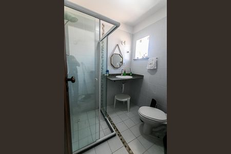 Casa de condomínio para alugar com 320m², 3 quartos e 2 vagasBanheiro do Quarto 2