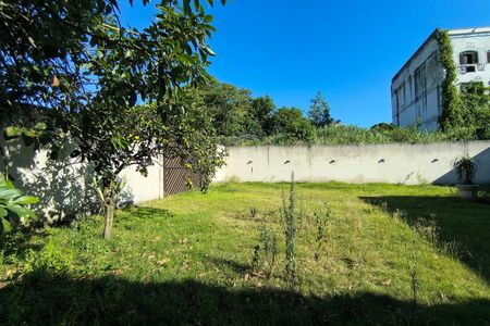 Casa à venda com 350m², 3 quartos e 4 vagas Casa à venda com 350m², 3 quartos e 4 vagasQuintal