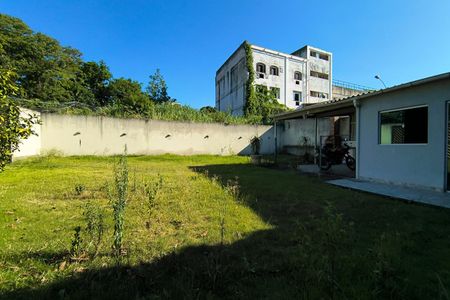 Casa à venda com 350m², 3 quartos e 4 vagas Casa à venda com 350m², 3 quartos e 4 vagasQuintal