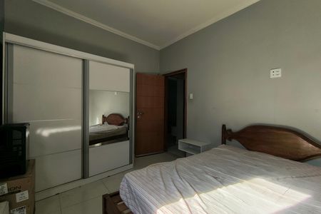Casa à venda com 350m², 3 quartos e 4 vagas Casa à venda com 350m², 3 quartos e 4 vagasQuarto 2