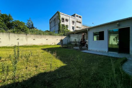 Casa à venda com 350m², 3 quartos e 4 vagas Casa à venda com 350m², 3 quartos e 4 vagasQuintal