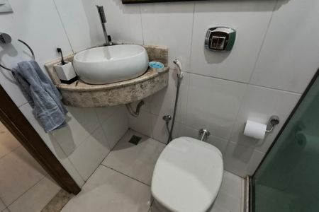Casa à venda com 350m², 3 quartos e 4 vagas Casa à venda com 350m², 3 quartos e 4 vagasBanheiro Social