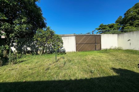 Casa à venda com 350m², 3 quartos e 4 vagas Casa à venda com 350m², 3 quartos e 4 vagasQuintal