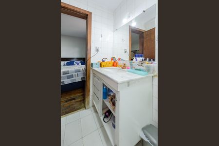 Apartamento à venda com 170m², 4 quartos e 2 vagas Apartamento à venda com 170m², 4 quartos e 2 vagasBanheiro suíte