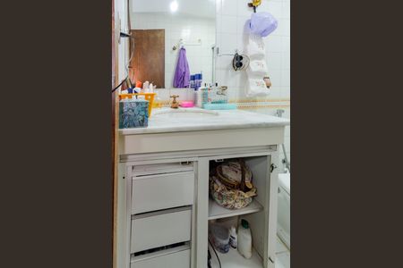 Apartamento à venda com 170m², 4 quartos e 2 vagas Apartamento à venda com 170m², 4 quartos e 2 vagasBanheiro suíte