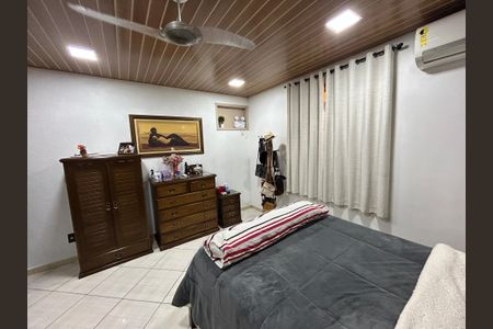 Casa à venda com 250m², 4 quartos e 5 vagasQuarto 1 casa 2