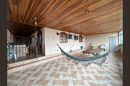 Casa à venda com 250m², 4 quartos e 5 vagasVaranda da casa 2