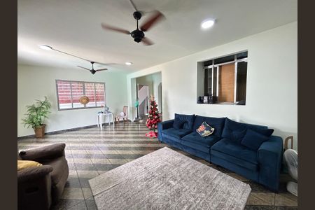 Casa à venda com 250m², 4 quartos e 5 vagasSala