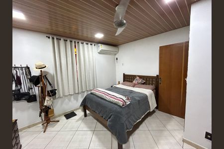 Casa à venda com 250m², 4 quartos e 5 vagasQuarto 1 casa 2