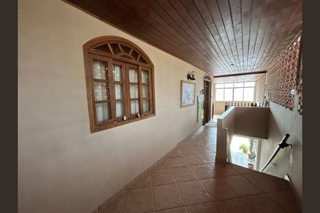 Casa à venda com 250m², 4 quartos e 5 vagasHall