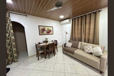 Casa à venda com 250m², 4 quartos e 5 vagasSala casa 2