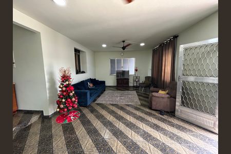 Casa à venda com 250m², 4 quartos e 5 vagasSala