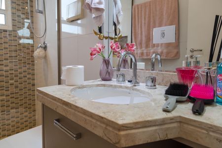 Apartamento à venda com 162m², 3 quartos e 3 vagasBanheiro da Suíte 1