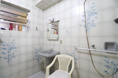 Casa à venda com 350m², 3 quartos e 10 vagasBanheiro da Suíte 1