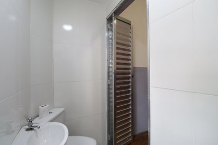 Casa à venda com 350m², 3 quartos e 10 vagasBanheiro da Suíte 2