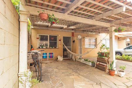 Casa de condomínio para alugar com 95m², 2 quartos e 1 vagaFachada/Garagem