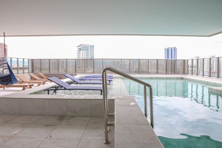 Studio à venda com 27m², 1 quarto e sem vagaÁrea comum - Piscina