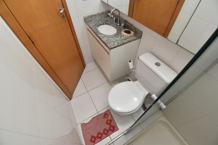 Banheiro de kitnet/studio para alugar com 1 quarto, 27m² em Centro, Curitiba