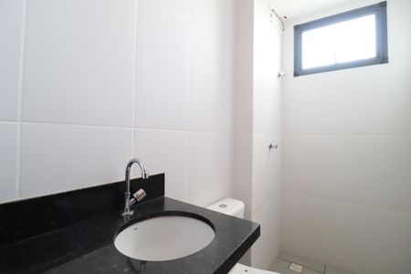 Banheiro Social de apartamento para alugar com 2 quartos, 56m² em Shopping Park, Uberlândia