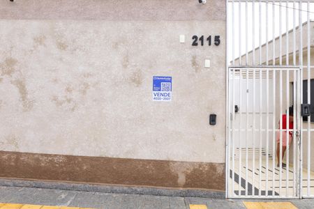 Apartamento à venda com 40m², 2 quartos e 1 vagaPlaca instalada na fachada do condomínio - Código da placa IYJT-60