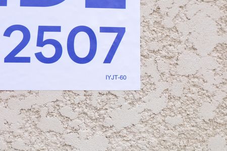 Apartamento à venda com 40m², 2 quartos e 1 vagaPlaca instalada na fachada do condomínio - Código da placa IYJT-60