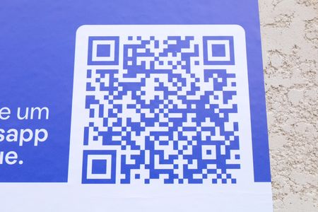 Apartamento à venda com 40m², 2 quartos e 1 vagaPlaca instalada na fachada do condomínio - Código da placa IYJT-60