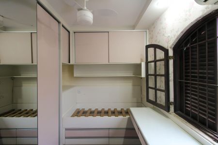 Casa à venda com 170m², 4 quartos e 4 vagas Casa à venda com 170m², 4 quartos e 4 vagasSuíte 2