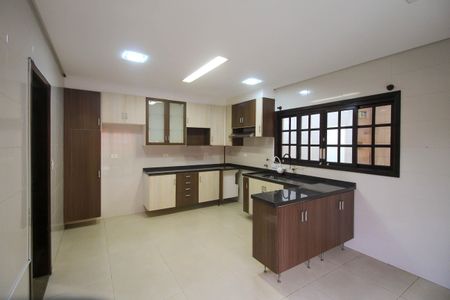 Casa à venda com 170m², 4 quartos e 4 vagas Casa à venda com 170m², 4 quartos e 4 vagasCozinha