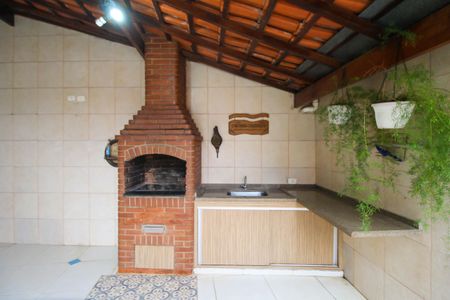 Casa à venda com 170m², 4 quartos e 4 vagas Casa à venda com 170m², 4 quartos e 4 vagasChurrasqueira