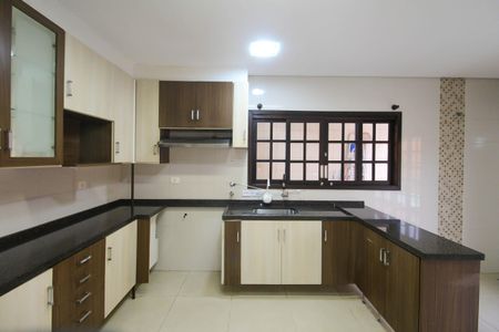 Casa à venda com 170m², 4 quartos e 4 vagas Casa à venda com 170m², 4 quartos e 4 vagasCozinha