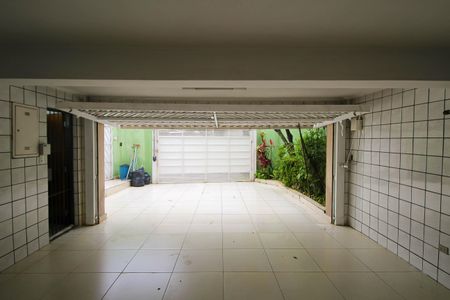 Casa à venda com 170m², 4 quartos e 4 vagas Casa à venda com 170m², 4 quartos e 4 vagasGaragem