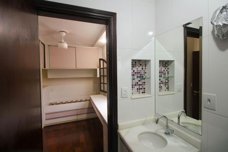 Casa à venda com 170m², 4 quartos e 4 vagas Casa à venda com 170m², 4 quartos e 4 vagasBanheiro da Suíte 2