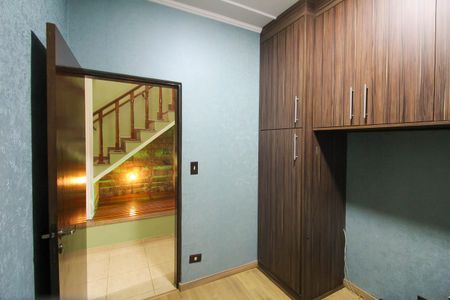 Casa à venda com 170m², 4 quartos e 4 vagas Casa à venda com 170m², 4 quartos e 4 vagasEscritório