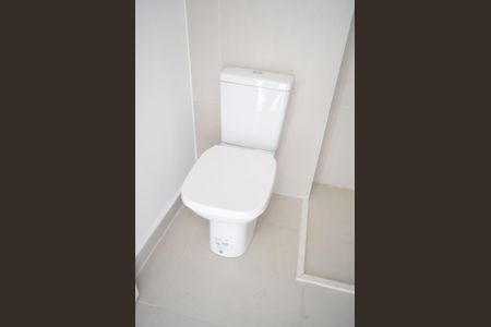 Banheiro de kitnet/studio à venda com 1 quarto, 27m² em Pinheiros, São Paulo