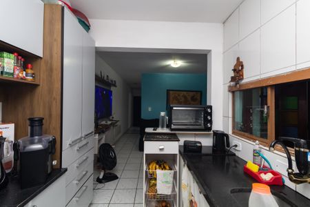 Casa à venda com 200m², 6 quartos e 2 vagasCasa 2