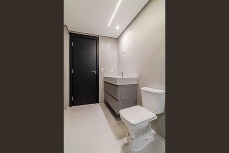Banheiro de kitnet/studio para alugar com 1 quarto, 36m² em Alto de Pinheiros, São Paulo