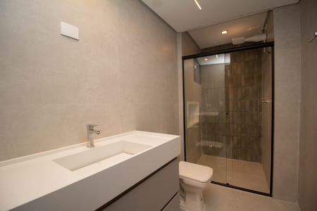 Banheiro Social de kitnet/studio para alugar com 1 quarto, 36m² em Alto de Pinheiros, São Paulo