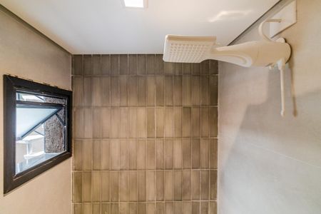 Banheiro de kitnet/studio para alugar com 1 quarto, 36m² em Alto de Pinheiros, São Paulo