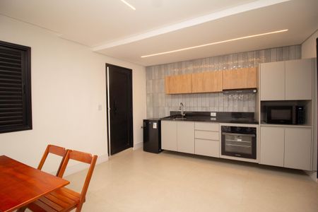 Cozinha de kitnet/studio para alugar com 1 quarto, 36m² em Alto de Pinheiros, São Paulo