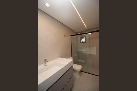 Banheiro de kitnet/studio para alugar com 1 quarto, 36m² em Alto de Pinheiros, São Paulo