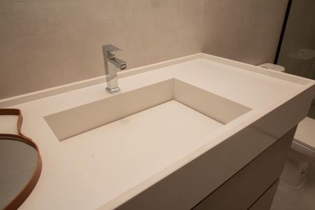 Banheiro de kitnet/studio para alugar com 1 quarto, 36m² em Alto de Pinheiros, São Paulo