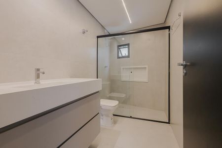 Banheiro de kitnet/studio para alugar com 1 quarto, 36m² em Alto de Pinheiros, São Paulo