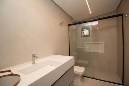 Banheiro de kitnet/studio para alugar com 1 quarto, 36m² em Alto de Pinheiros, São Paulo