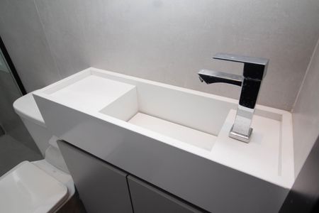 Banheiro de kitnet/studio para alugar com 1 quarto, 32m² em Alto de Pinheiros, São Paulo