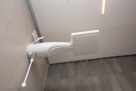 Banheiro de kitnet/studio para alugar com 1 quarto, 32m² em Alto de Pinheiros, São Paulo