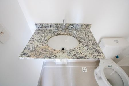 Apartamento à venda com 68m², 2 quartos e 1 vaga Apartamento à venda com 68m², 2 quartos e 1 vagaBanheiro social