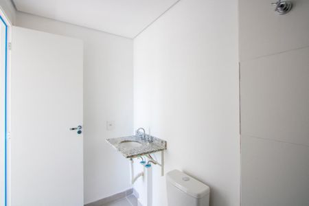 Apartamento à venda com 68m², 2 quartos e 1 vaga Apartamento à venda com 68m², 2 quartos e 1 vagaBanheiro social